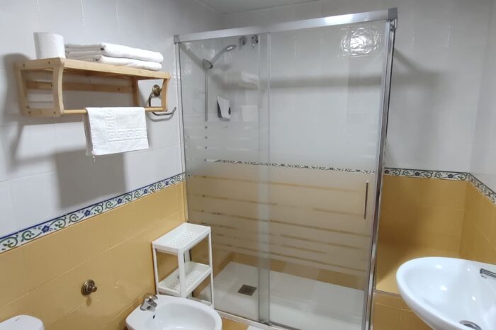 Hostal El Taxi - Baño Apartamento 4 Camas Individuales