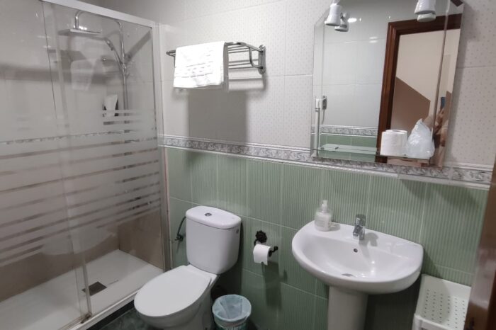 Hostal El Taxi - Baño Habitación Simple Cama Individual