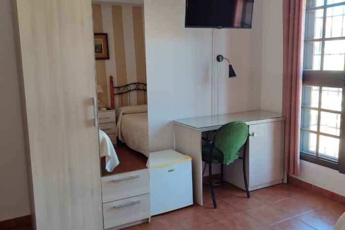 Hostal El Taxi - Tu Alojamiento en Casabermeja